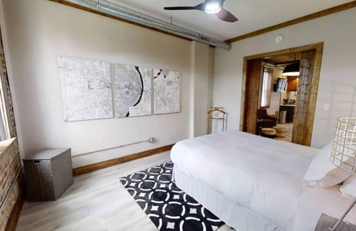 The Hill Condominio | Heart of "The Hill" - PRIME Location w/ Balcony