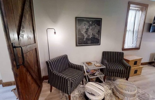 The Hill Condominio | Heart of "The Hill" - PRIME Location w/ Balcony