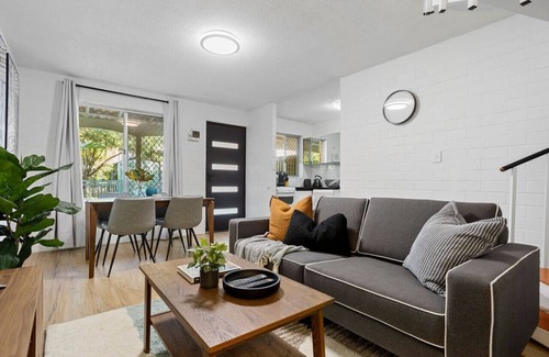 Wembley Casa | Heart of Wembley! 2 BR, 6km to Floreat Beach!