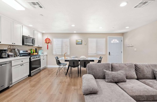 Westmont Casa | Heartwarming Family Stay 10 Min Walk to Pomona Valley Hospital