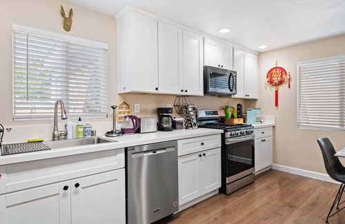 Westmont Casa | Heartwarming Family Stay 10 Min Walk to Pomona Valley Hospital