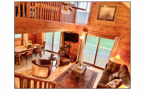 Wears Valley Casa | Heartwood Lavish Cottage in the Smoky Mountains
