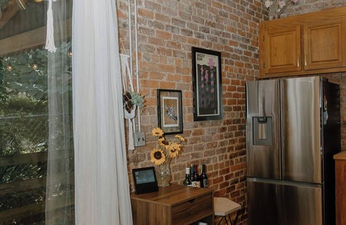 Eatonton Casa | Heartwood Loft B! A Unique Modern Cozy Loft in Downtown Eatonton