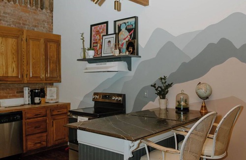 Eatonton Casa | Heartwood Loft B! A Unique Modern Cozy Loft in Downtown Eatonton