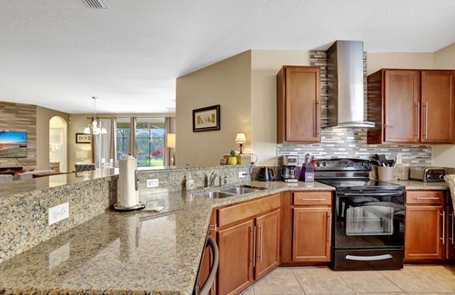 Calabria Casa | Heatable pool and Spa, propane grill, 3 King beds, 4 Twins, TV each bedroom