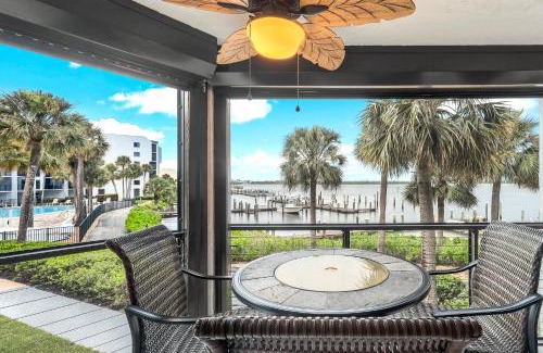 Marco Island Apartamento | Heated 2 Bath Waterfront Upscale Condo