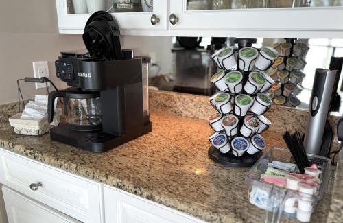 Marco Island Apartamento | Heated 2 Bath Waterfront Upscale Condo