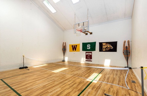 Delton Casa | Heated Indoor Pool & Court on Crooked Lake