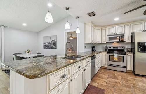 Palm Harbor Casa | Heated Pool. 3-bedroom house 6.5 miles to honeymoon Island
