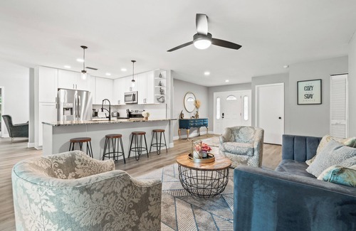 Palm Harbor Casa | Heated pool. 4-bedroom house. 6.9 miles to honeymoon Beach.