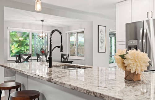 Palm Harbor Casa | Heated pool. 4-bedroom house. 6.9 miles to honeymoon Beach.