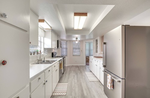 Spring Hill Cabaña | Heated Pool & 4-in-1 Grill: Spring Hill Haven!