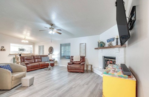 Spring Hill Cabaña | Heated Pool & 4-in-1 Grill: Spring Hill Haven!