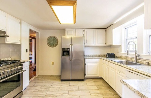 South Harwich Casa | Heated Pool AC 1/2 Mile to Beach!