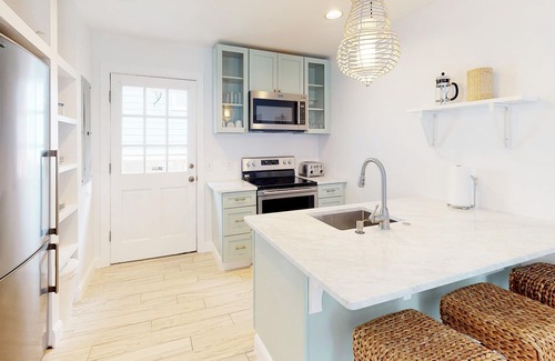 Hitch Village - Fred Wessels Homes Casa | ¡No se puede superar la ubicación en Crawford Square con patio y estacionamiento privado!