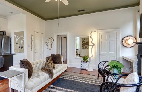 Savannah Victorian District Condominio | Heated Pool Access, Luxe Forsyth Condo