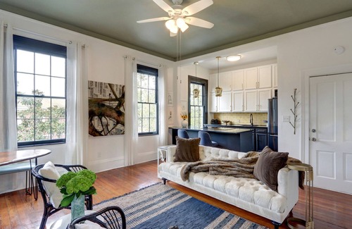 Savannah Victorian District Condominio | Heated Pool Access, Luxe Forsyth Condo