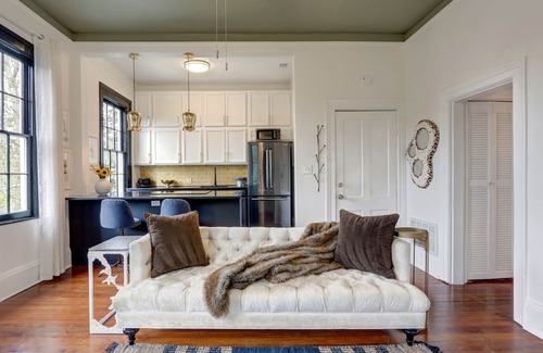 Savannah Victorian District Condominio | Heated Pool Access, Luxe Forsyth Condo