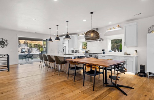 North End Casa | HEATED POOL ALL YEAR/FIRE PIT/THEATRE - Luxury Home Walkable to Hyde Park & DT
