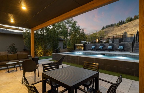 North End Casa | HEATED POOL ALL YEAR/FIRE PIT/THEATRE - Luxury Home Walkable to Hyde Park & DT