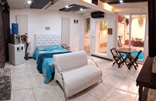 Zona Leste Casa | Heated pool and fireplace for couples