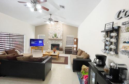 Hunt Club Apartamento | Heated pool at Persimmon Retreat