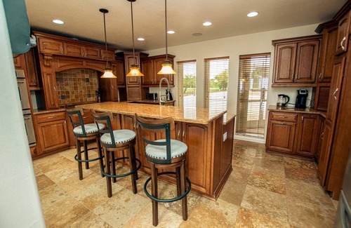 Lake Hamilton Casa | Heated Pool Backyard Fun | Kayaks | Boat Dock | Lake Access | Theater Room | EV Charger Theme Parks