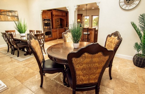 Lake Hamilton Casa | Heated Pool Backyard Fun | Kayaks | Boat Dock | Lake Access | Theater Room | EV Charger Theme Parks