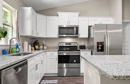 Citrus Springs Casa | Heated Pool Cheerful, Pet- friendly 3 Bedroom