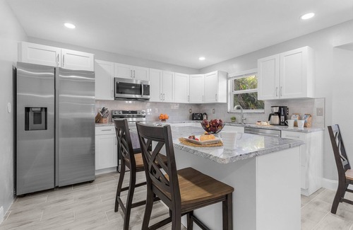 Trafalgar Casa | Heated Pool, Family Friendly, Outdoor Lounge - Shore Beats Working - Roelens