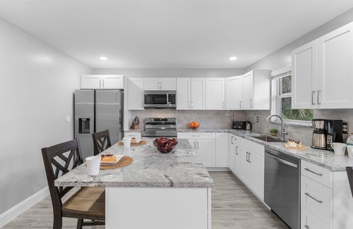 Trafalgar Casa | Heated Pool, Family Friendly, Outdoor Lounge - Shore Beats Working - Roelens