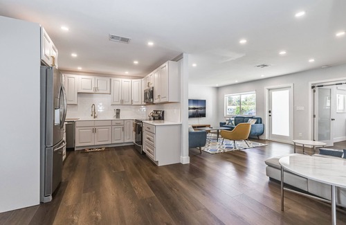 Harbor Village Casa | Heated Pool - FirePit - 1 Mile to Beach - Pets Ok