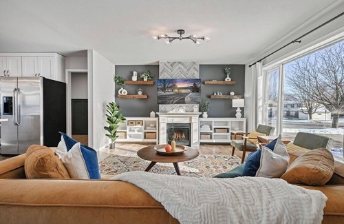 Wausau Casa | Heated Pool-Fireplace-Game Room-TheaterLounger-Dogs OK