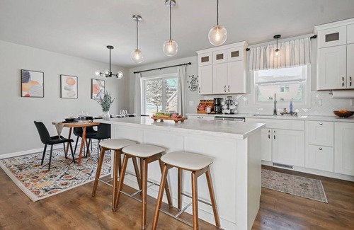 Wausau Casa | Heated Pool-Fireplace-Game Room-TheaterLounger-Dogs OK