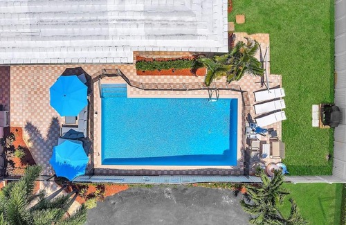 Coral Ridge Isles Apartamento | Heated Pool Free Parking BBQ Close 2 FTL Beach!
