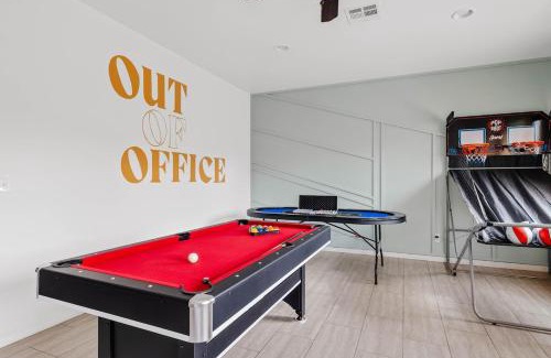 New Northtown Casa | Heated Pool Game Room, Mountain Views