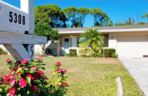 Bradenton Casa | Heated Pool - Grill Family Fun - Near Anna Maria