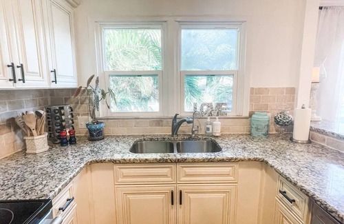 Arlington Park Casa | Heated pool home 5 min to downtown sleeps up to 8. Pet friendly!