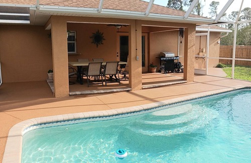 North Port Casa | Heated pool home in quiet neighborhood