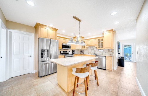 Garden Isles Casa | Heated Pool & Hot Tub! WaterFront+1 Mile To Beach!