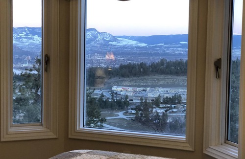 West Kelowna Estates Casa | Heated Pool, Hot Tub, 7 Beds, Lake View, City View, Mountain View