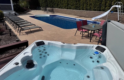 West Kelowna Estates Casa | Heated Pool, Hot Tub, 7 Beds, Lake View, City View, Mountain View