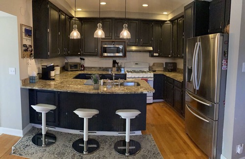 Northampton Casa | HEATED POOL&HOT TUB! DONT MISS THIS ONE! CLOSE TO EVERYTHING STL DOWNTOWN!