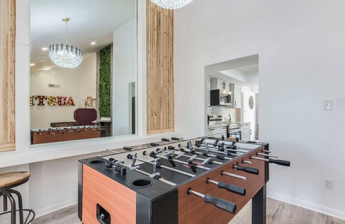 Windsor Hills Casa | Heated Pool/ Hot Tub/ Mini golf/ Bocce Ball Court Home near Downtown/Domain