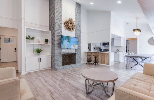 Windsor Hills Casa | Heated Pool/ Hot Tub/ Mini golf/ Bocce Ball Court Home near Downtown/Domain