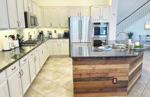Mesa Casa | Heated Pool & Hot Tub w/ resort-style Backyard Oasis! Huge Family-Friendly Home