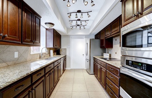 Wetmore Casa | Heated Pool~HotTub~Huge Game Room~Fire Pit~Big Backyard~Alamo City Retreat