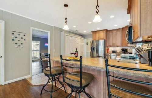 Brandon Casa | Heated Pool House 14 PPL Stunning Pool Table