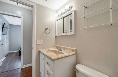 Brandon Casa | Heated Pool House 14 PPL Stunning Pool Table