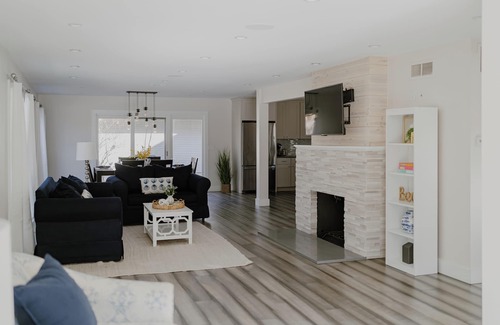 Grand Beach Casa | Hermosa casa nueva de 4 dormitorios y 3 baños con piscina climatizada, a 1 cuadra del lago